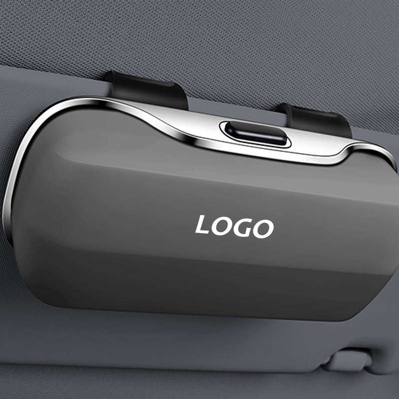 Multifunktionelt solbrilleetui til bilen