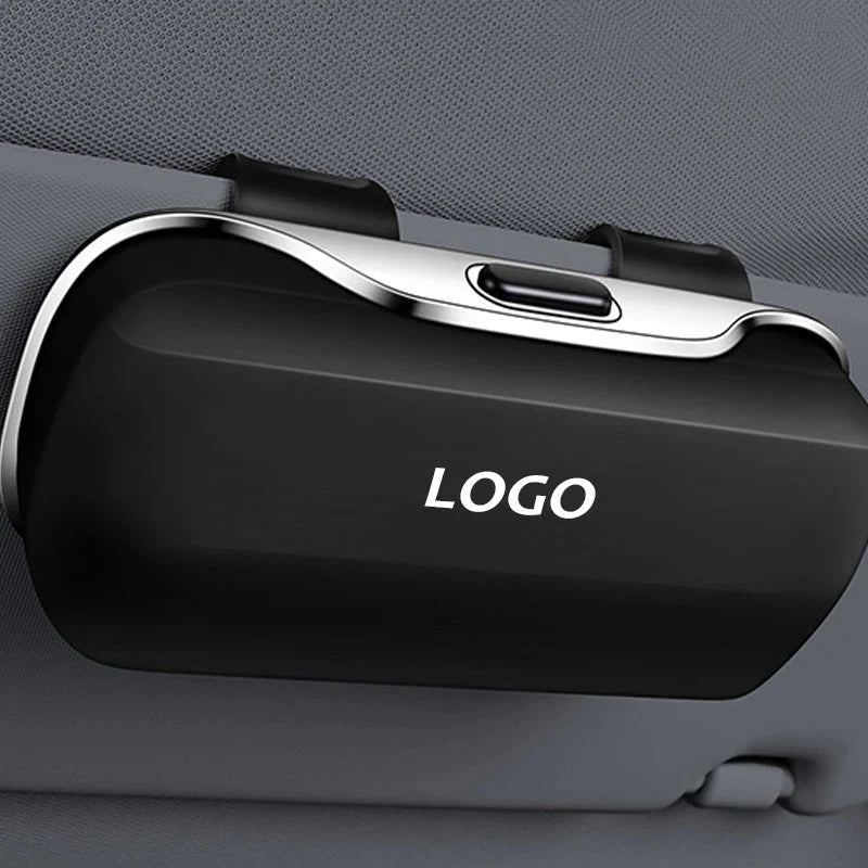 Multifunktionelt solbrilleetui til bilen